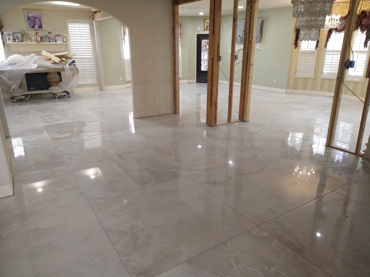 Large-format porcelain tile floor finished in a living area